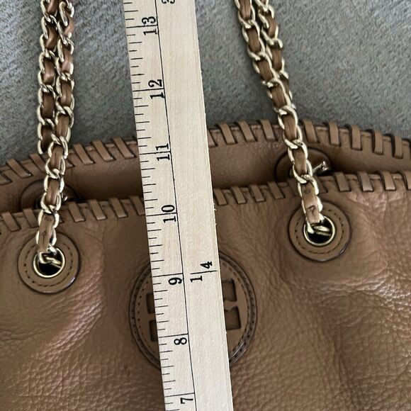 Tory Burch Marion East-West Tote in Royal Tan Pebbled Leather Gold Link Handle - Picture 11 of 12